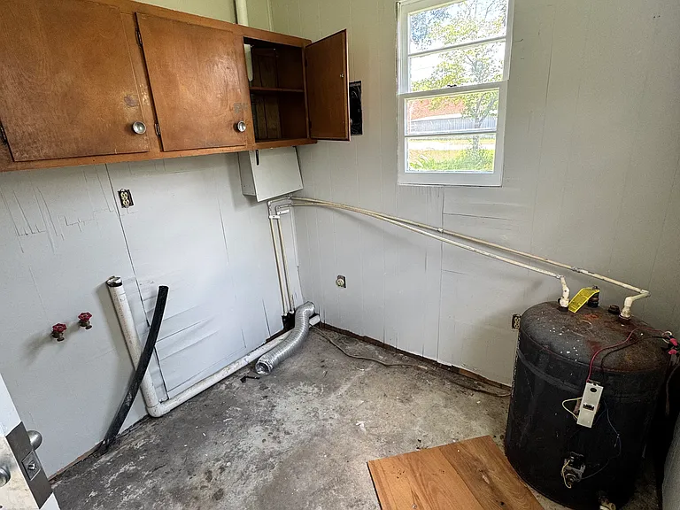 306 McLain St #1 — Photo 8