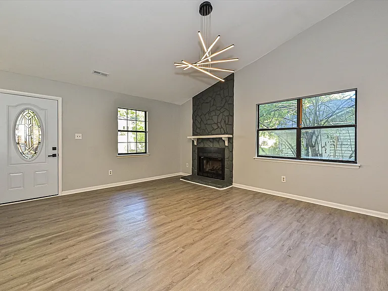 633 Pennwood Ln — Photo 8