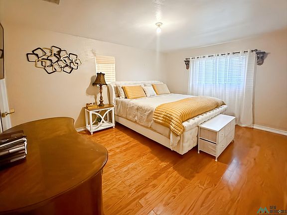 3rd image of 920 E Llano Dr