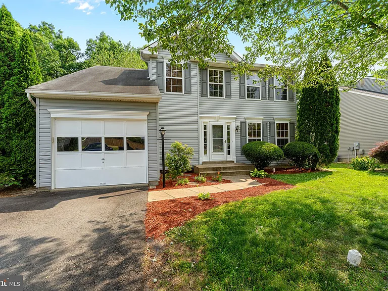 5783 Rhode Island Dr — Photo 2