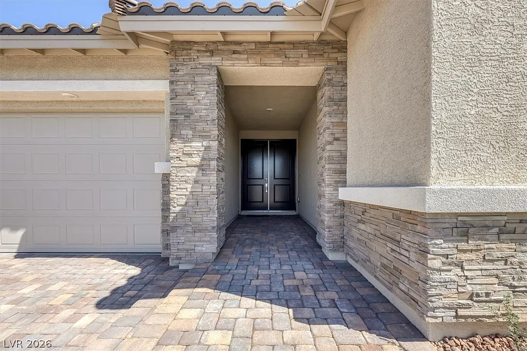 4 bed, 3.5 bath, 2465 sqft, $3,995 — Photo 4