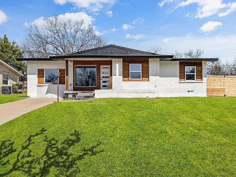 1219 Adelaide Dr — Photo 11