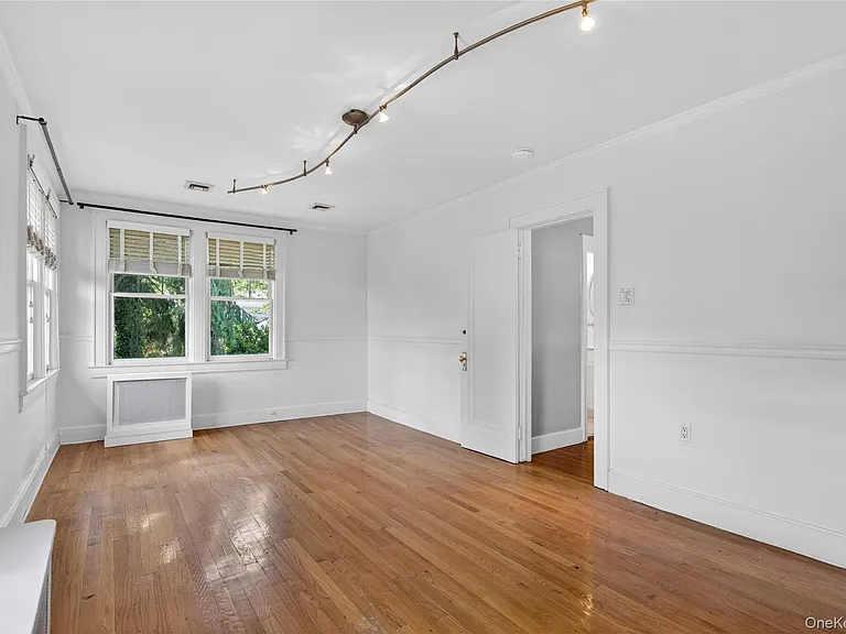 90 Mackey Ave — Photo 16