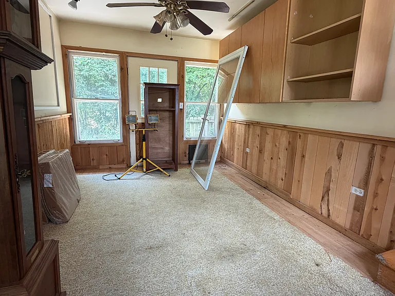 17W571 Riordan Rd — Photo 11