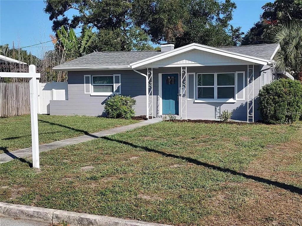 2 bed, 1.0 bath, 939 sqft, $2,300 — Photo 1