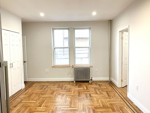 4th image of 4811 45th St APT 5B