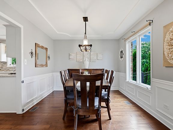 5th image of 820 Karen Ln