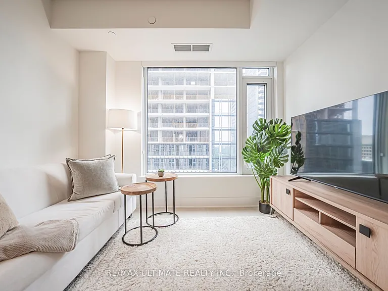 11 Yorkville Ave #1902 — Photo 10