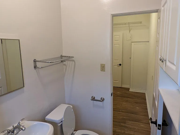 208 N La Peer Dr #7 — Photo 9