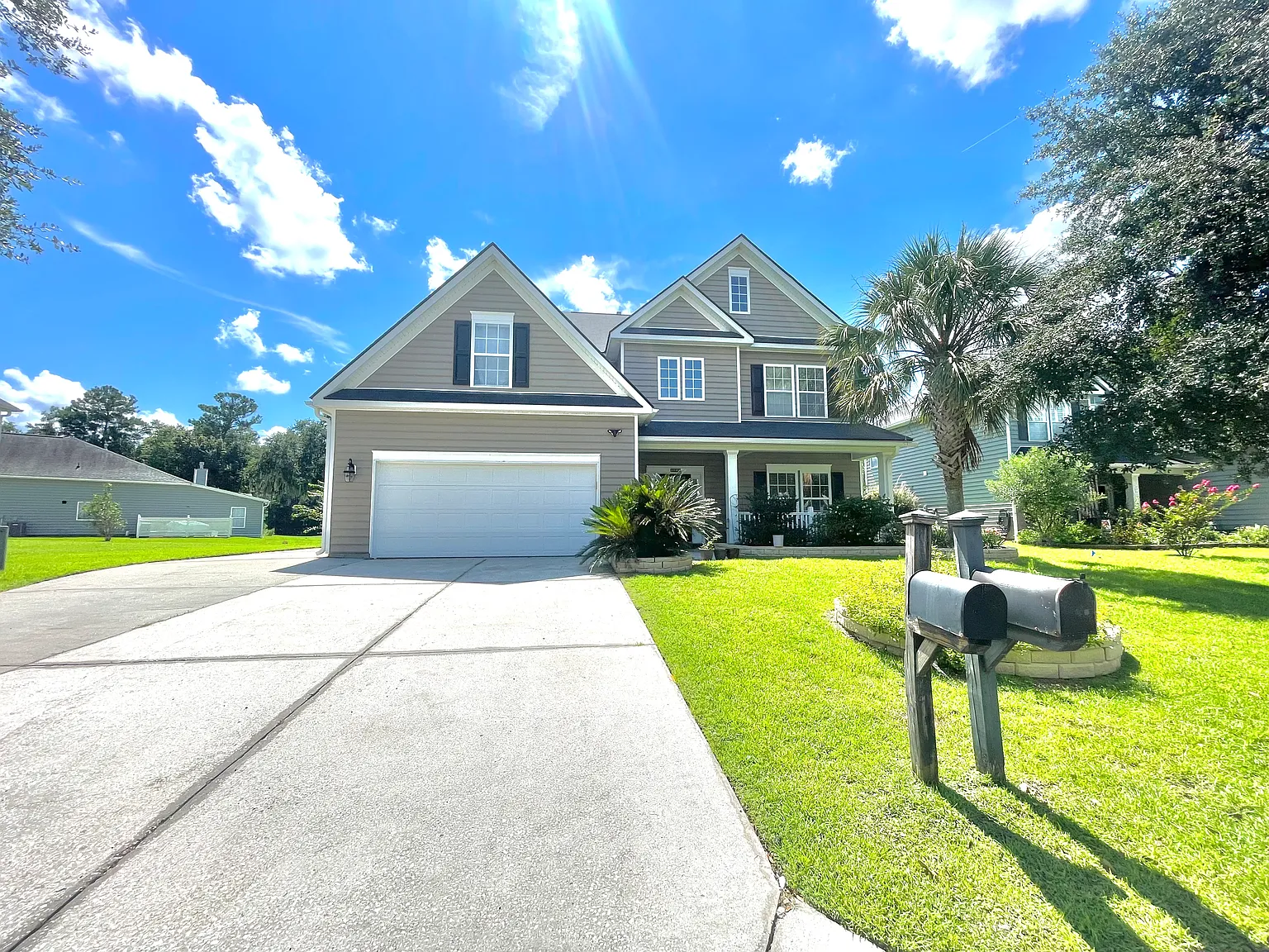 5 bed, 2.5 bath, 2744 sqft, $2,600 — Photo 1