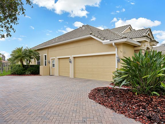 3rd image of 11901 Royce Waterford Cir