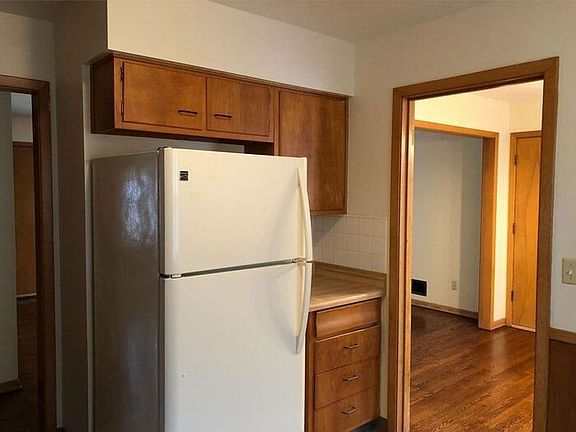 5th image of 8912 W 94th St