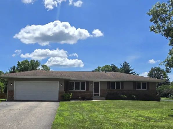 12075 Blue Spruce Dr, Roscoe, IL 61073