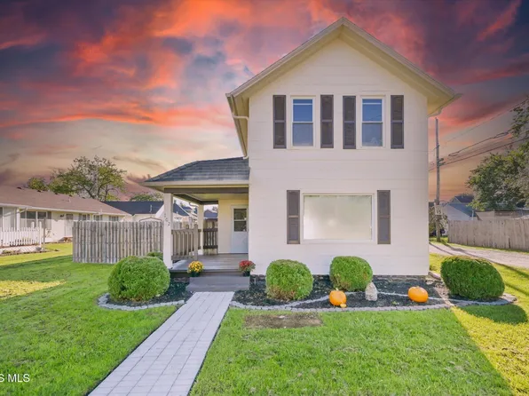 102 Grove St, Walbridge, OH 43465