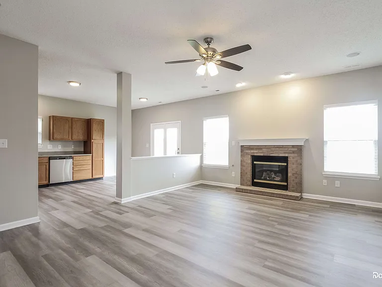 8149 Wood Hollow Ln — Photo 4