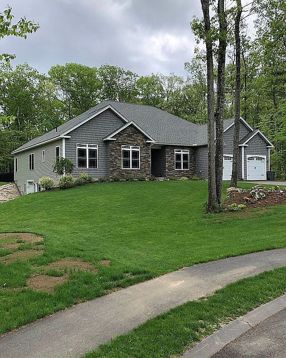 2nd image of 12 Acorn Ln