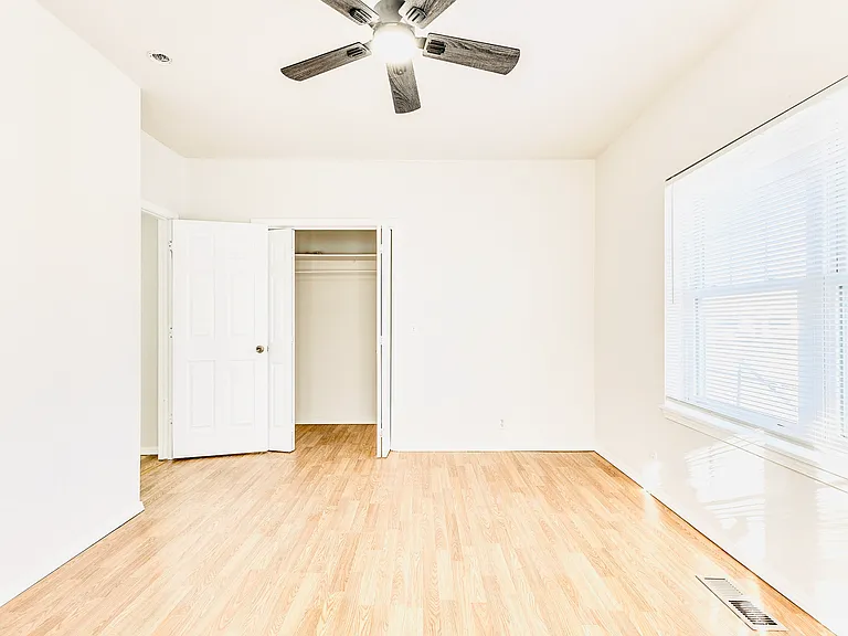 2240 E 17th Pl — Photo 12