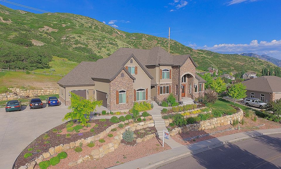 1st image of 155 S Dry Canyon Dr