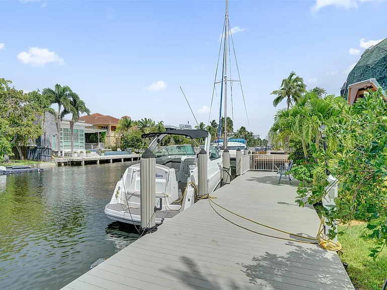 2427 Sea Island Dr — Photo 5