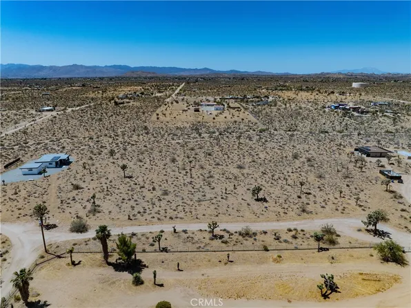 57877 La Crescenta Dr, Yucca Valley, CA 92284