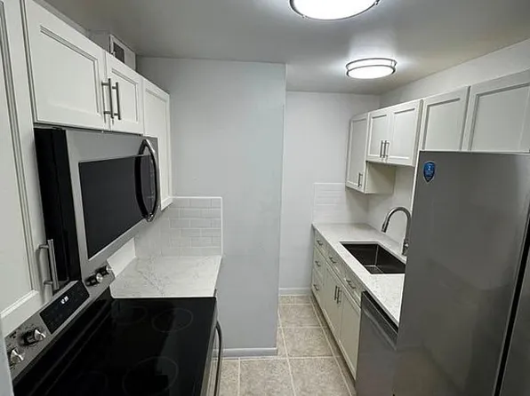 1020 Crystal Lake Dr APT 103, Pompano Beach, FL 33064