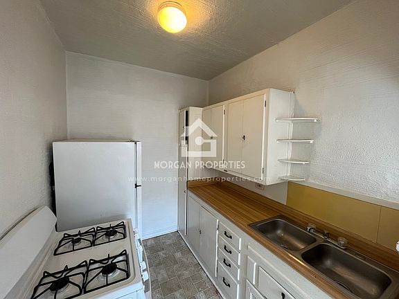 5th image of 1231 W Walnut St #202