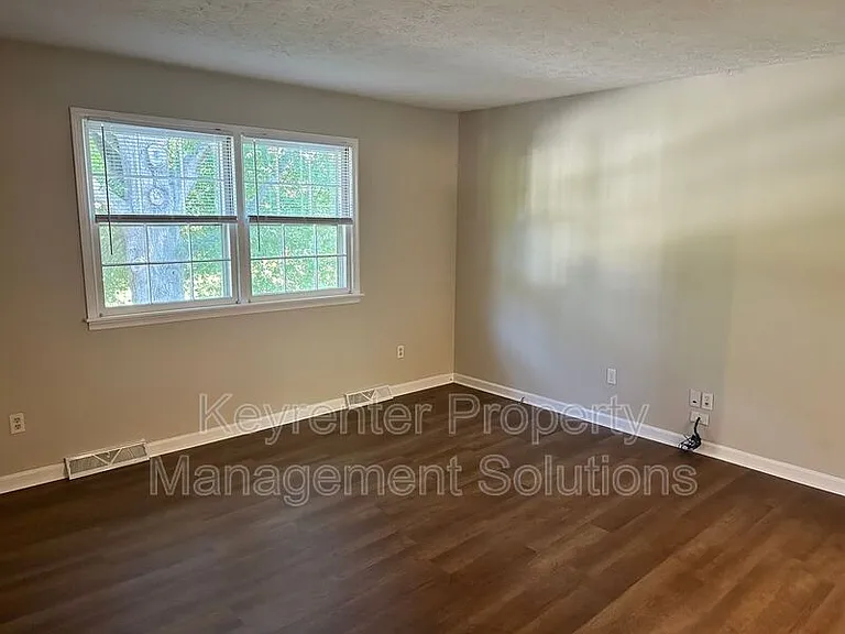 510 Shore Rd — Photo 5