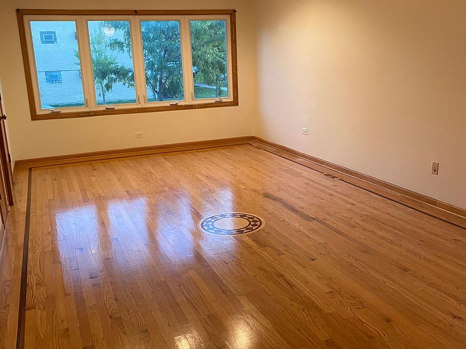 1st image of 5922 W Montrose Ave #1