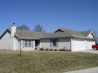 2113 Pikes Peek Pl, Lawrence, KS 66044