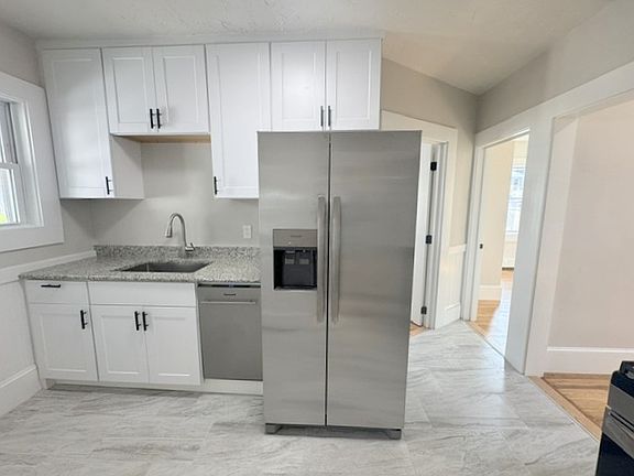 3rd image of 18 Sumner St #2