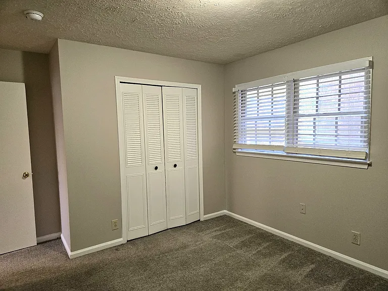 Bon Air Apartments — Photo 7