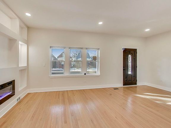 5th image of 7633 S Eberhart Ave