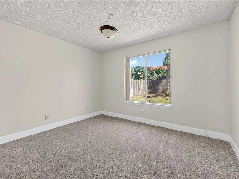 2176 E Decatur Ave — Photo 15