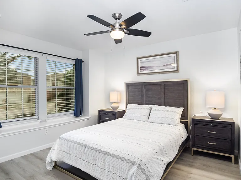 9437 Goldenview Dr — Photo 12