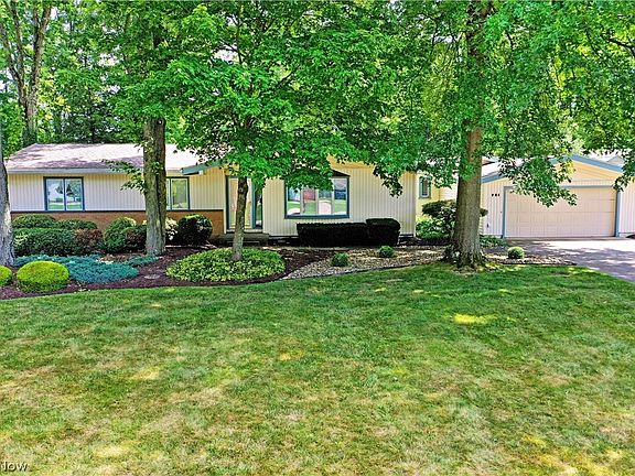 3rd image of 221 Southview Rd