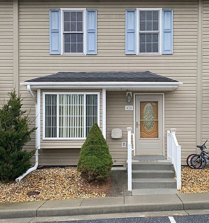 1st image of 422 Freedom Ct