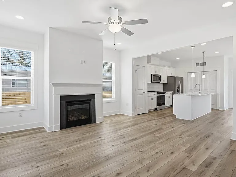 486 N Willow St #A-B — Photo 2