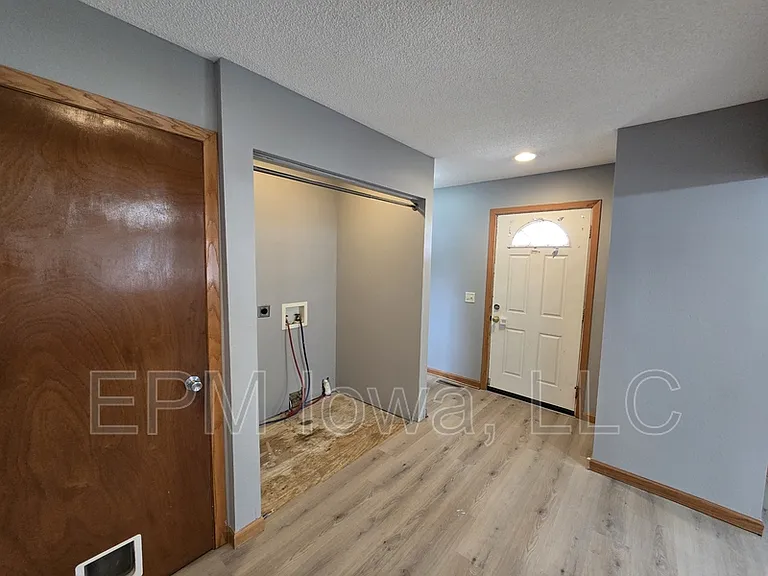518 E 2nd St — Photo 4