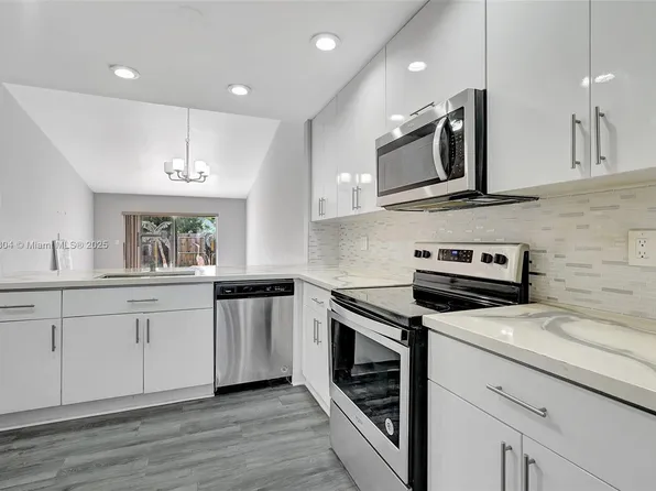 2307 N 37th Ave, Hollywood, FL 33021