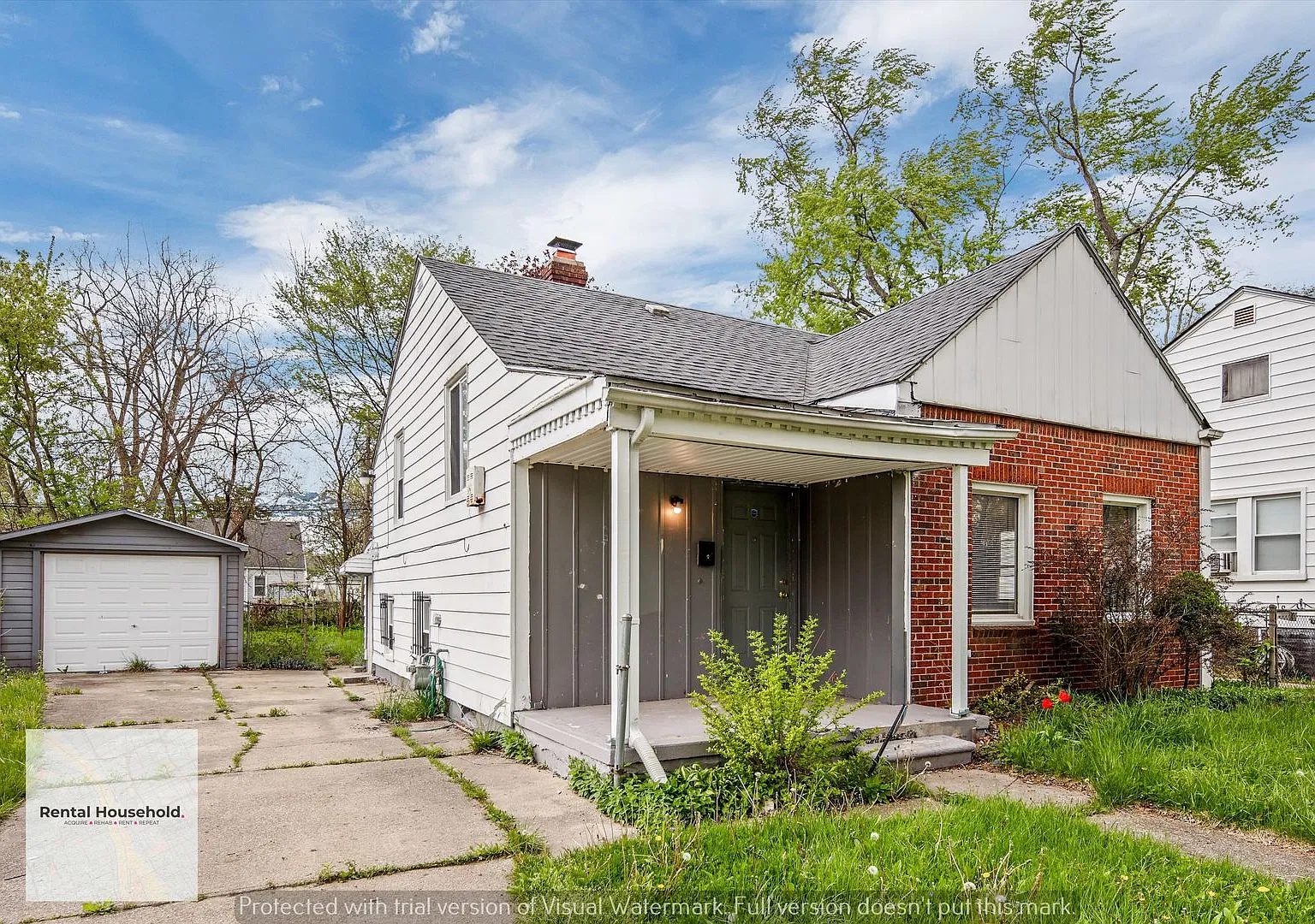 Move Into Comfort! Renovated 3BR Home Section 8 Welcome! — Photo 2