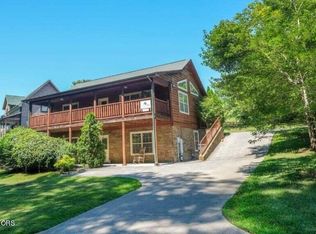 2613 Stonebrook Dr, Pigeon Forge, TN 37863
