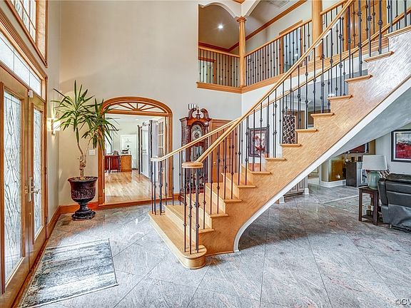 2nd image of 7233 Pointe Pl