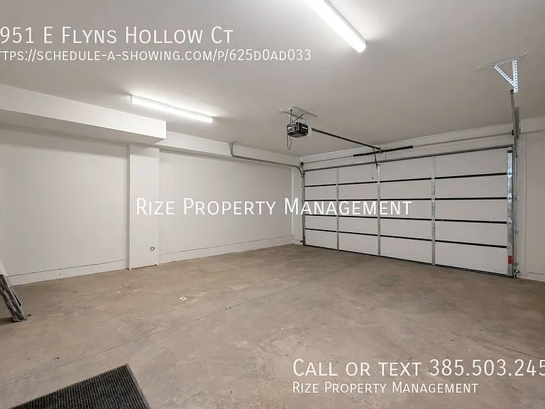 1951 E Flyns Hollow Ct — Photo 24