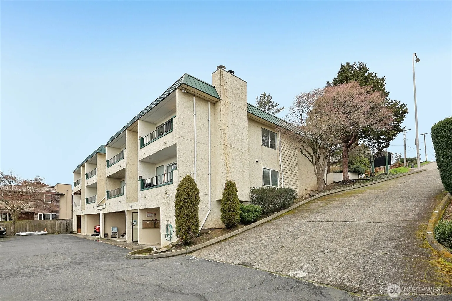 629 Cedar Avenue S #A202 photo 1