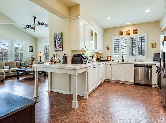 4th image of 15 Burlingame
