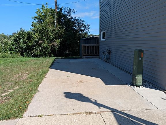 4th image of 308 E Main St