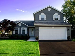 582 Adare Rd, Bartlett, IL 60103