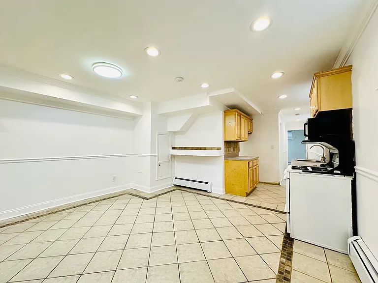 250 E 239th St #1 — Photo 2