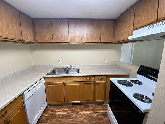 4th image of 530 Sullivan Ln APT E