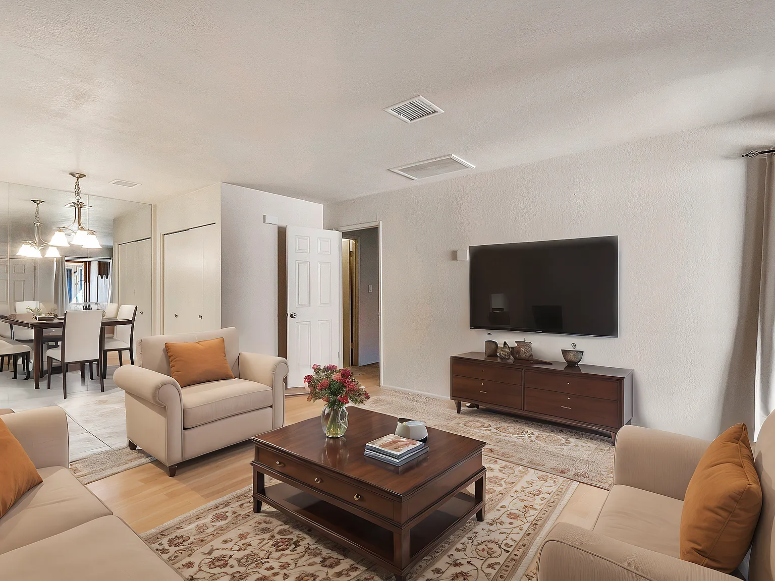 2 bed, 863 sqft, $1,575 — Photo 3